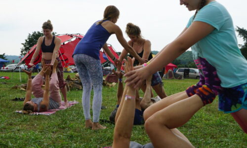 ACRO YOGA