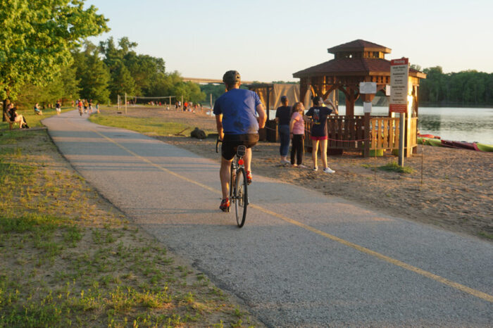 cycling-creve-coeur-lake